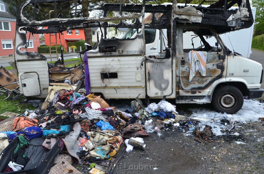 Wohnmobil ausgebrannt Koeln Porz Linder Mauspfad P014.JPG - Miklos Laubert